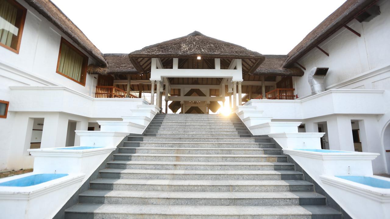 Le Pondy Hotel Pondicherry Exterior photo